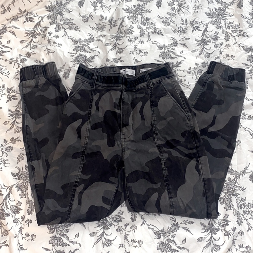 Ultra High Rise Hollister Camo Jogger Pants